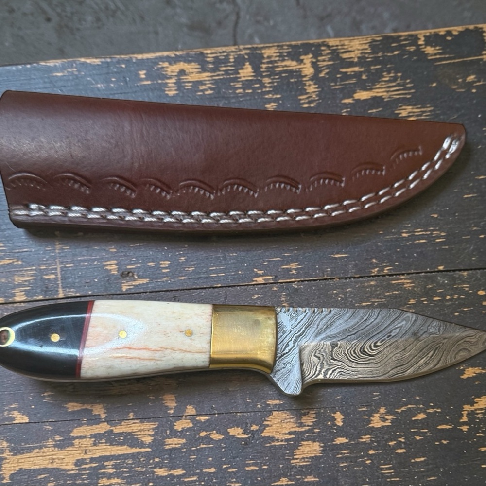 Handcrafted Damascus Steel skinning Knife with Leather Sheath